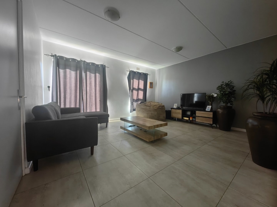 2 Bedroom Property for Sale in Aan de Wijnlanden Western Cape